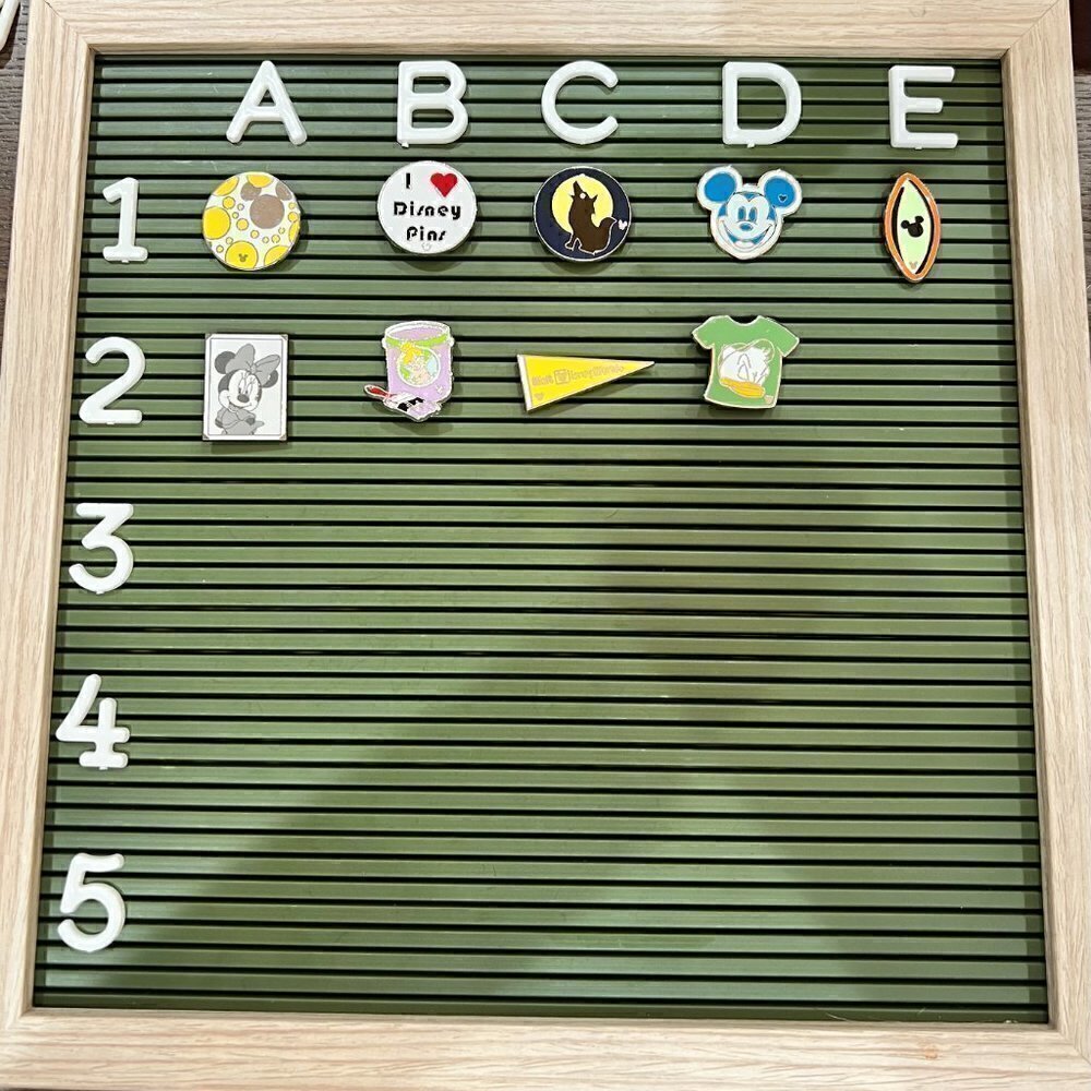 💚 (4/$32) - RARE DISNEY 2010 Hidden Mickey Resorts Collection Pin: Caribbean - Picture 3 of 5